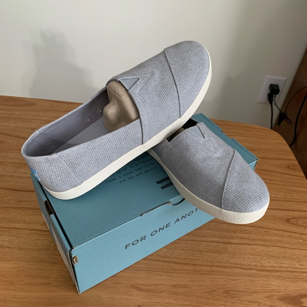 NIB Toms Avalon Drizzle Grey Heavy Canvas shoes. Women’s size 11. New in box.